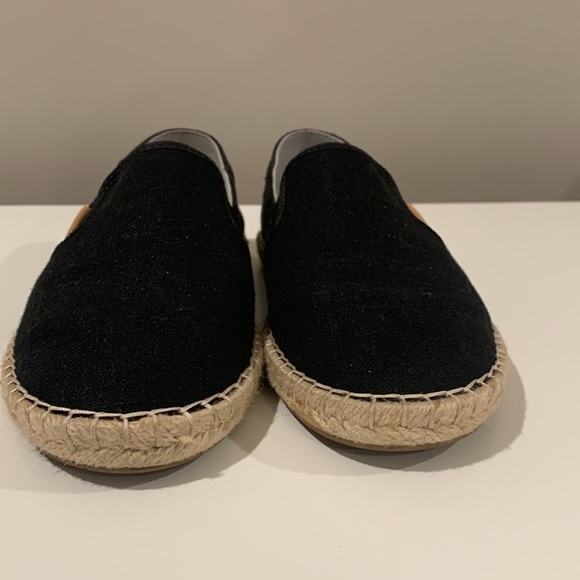 Shoe - Picture 2 of 7